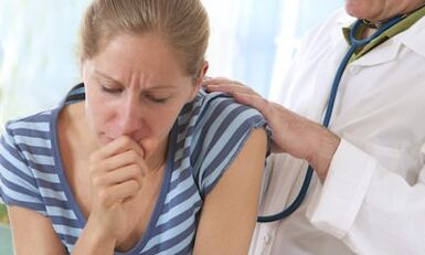 The doctor examines the patient who has a sharp pain in the shoulder blades when coughing