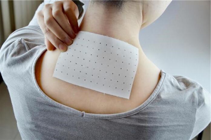 Typically, the application of plasters for back pain does not cause any difficulties. 